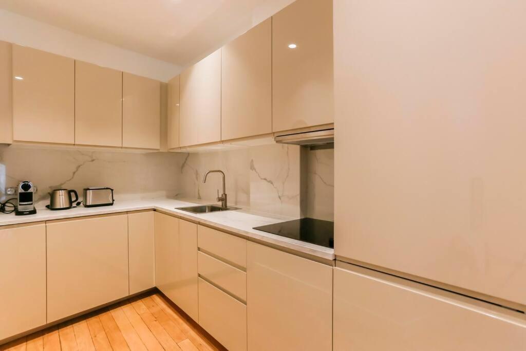 פריז Modern 2 Bedrooms Near Louvre מראה חיצוני תמונה
