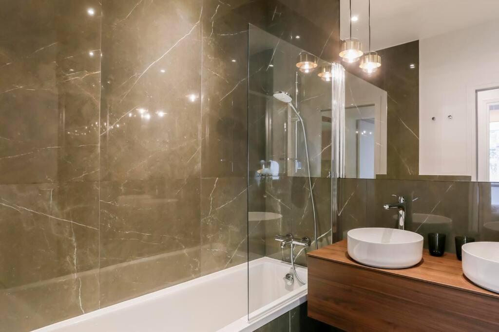 פריז Modern 2 Bedrooms Near Louvre מראה חיצוני תמונה